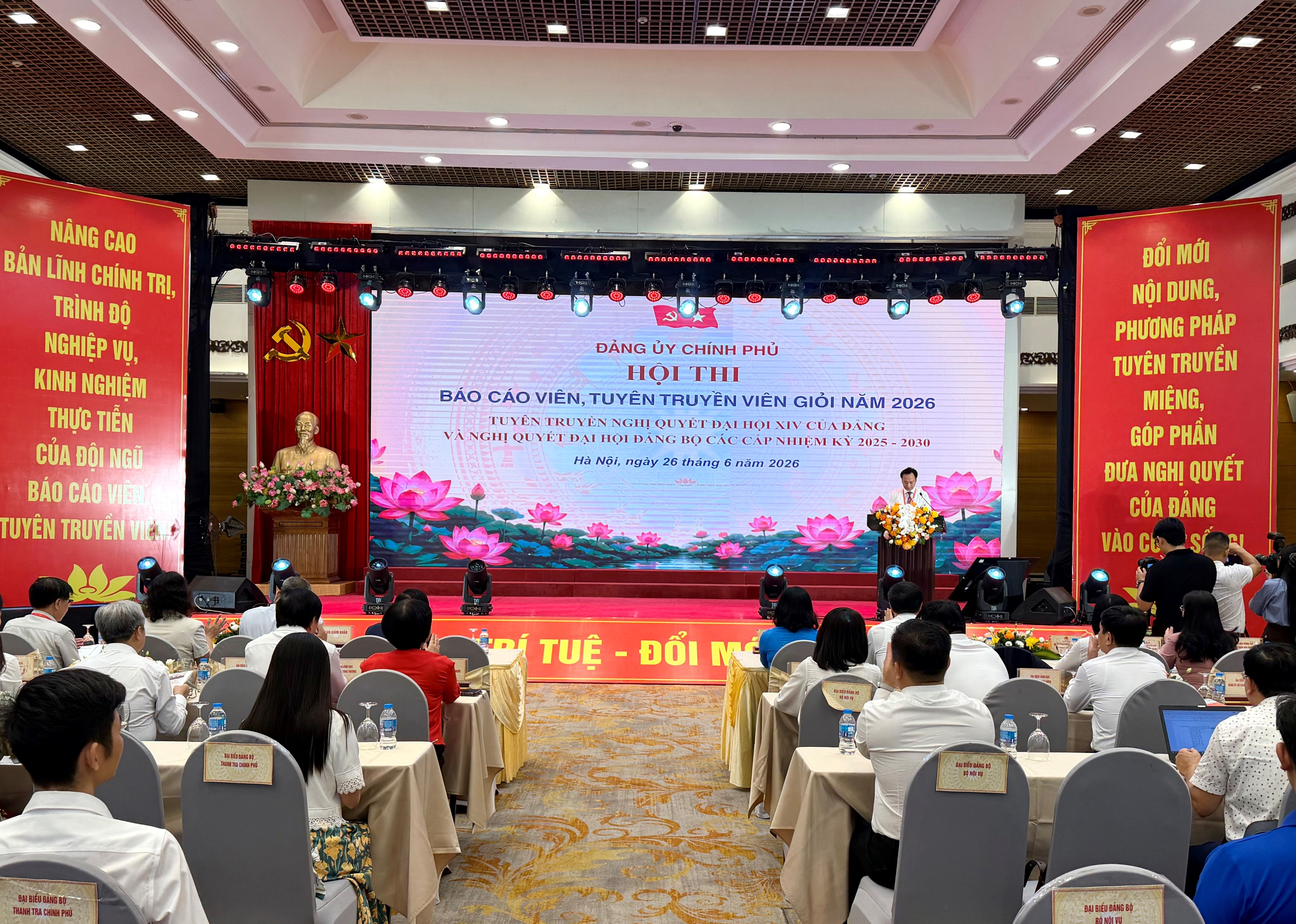 1. Dong Chi Lai Xuan Lam Phat Bieu Khai Mac Hoi Thi