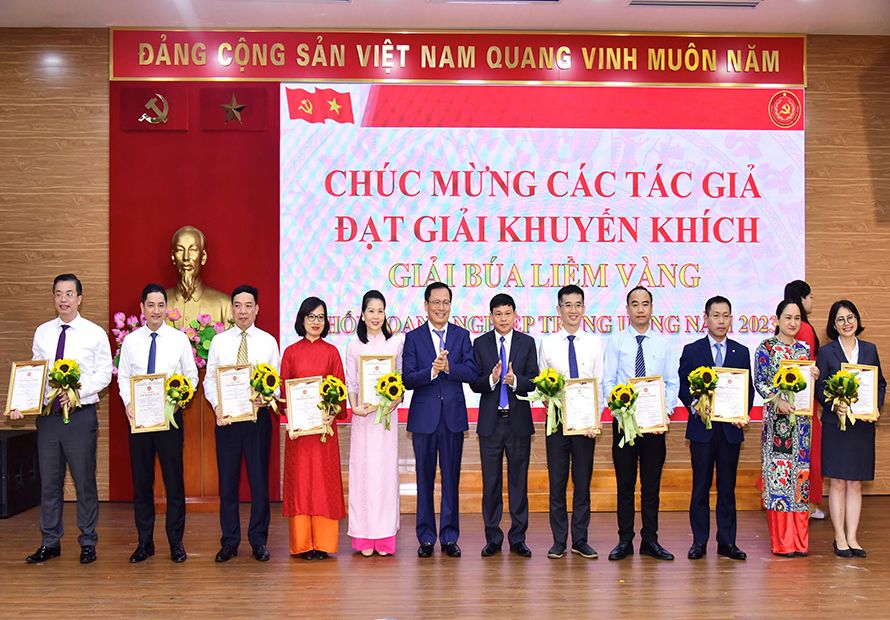 Le Trao Gia Bua Liem Vang Ảnh 2,jpg