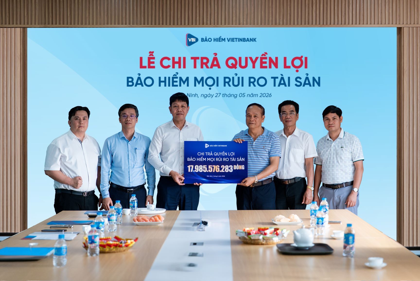 Ảnh 1 Sơ Kết Cty Vbi