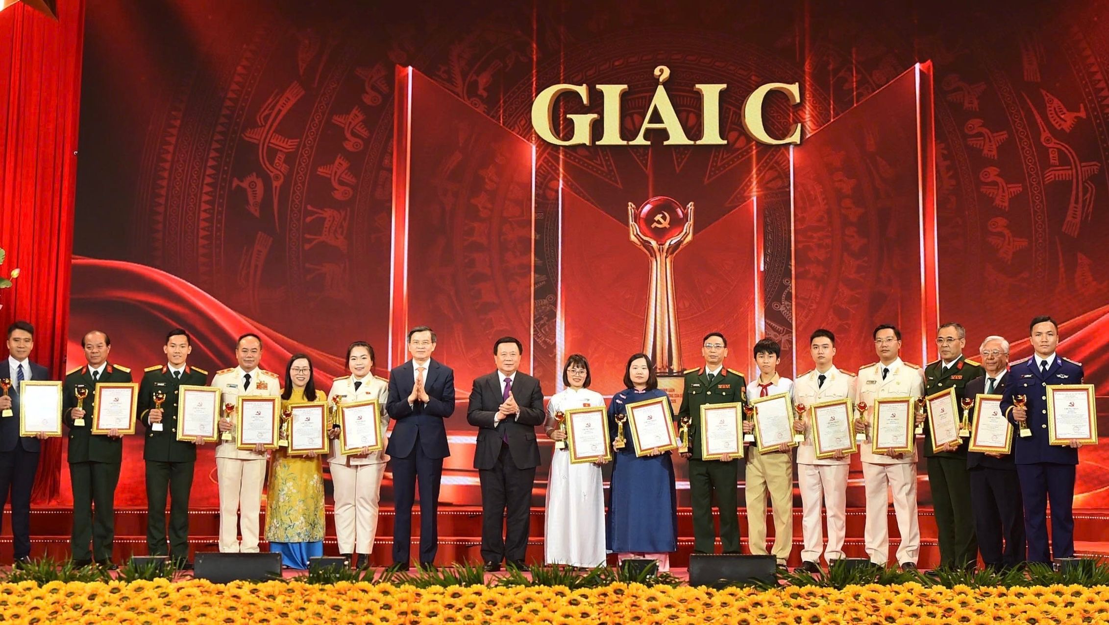 Giai C Chinh Luan