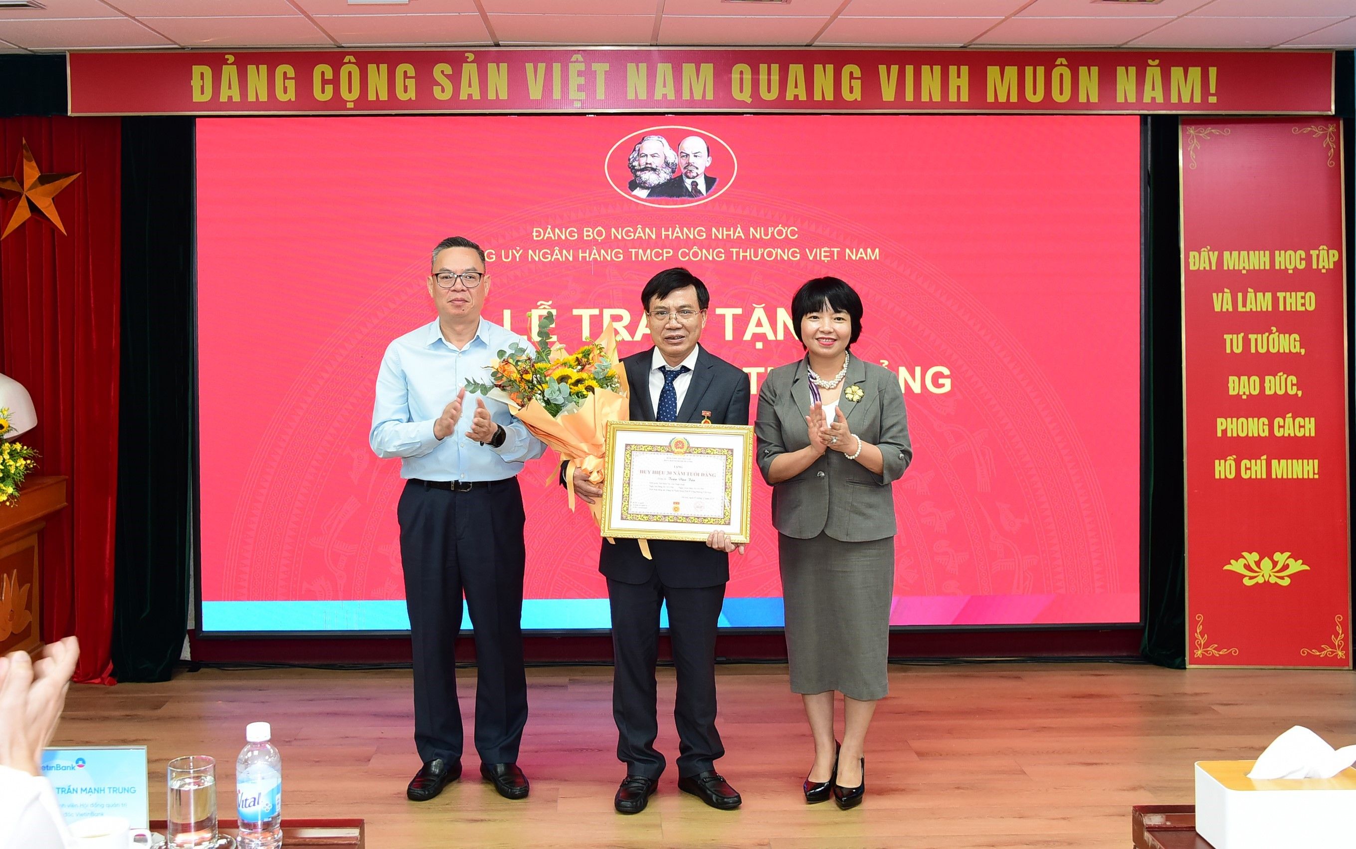 9. Dong Chi Tran Van Tan Nhan Huy Hieu 30 Nam Tuoi Dang
