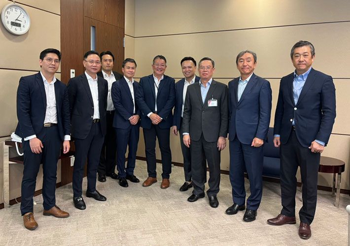 Working Delegation Takes Souvenir Photo With Mitsubishi Corporation Group And Representatives Of The Urban Development - Real Estate Group