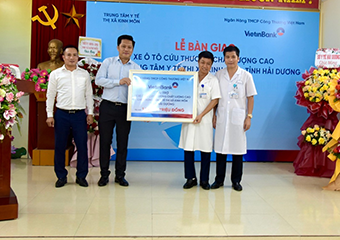 VietinBank trao tặng xe cứu thương cho Trung tâm y tế Thị xã Kinh Môn